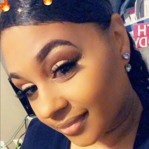 Meet your Posher, Nikia